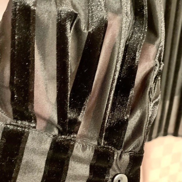 Button-Down Semi-See thru blouse - Picture 5 of 5